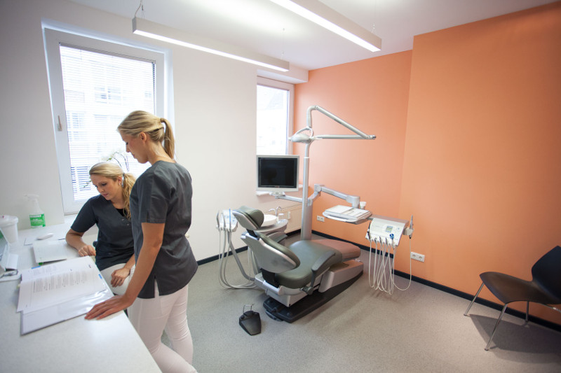 Dr. Elke Franziska Reinbach & Dr. Jessica Duda